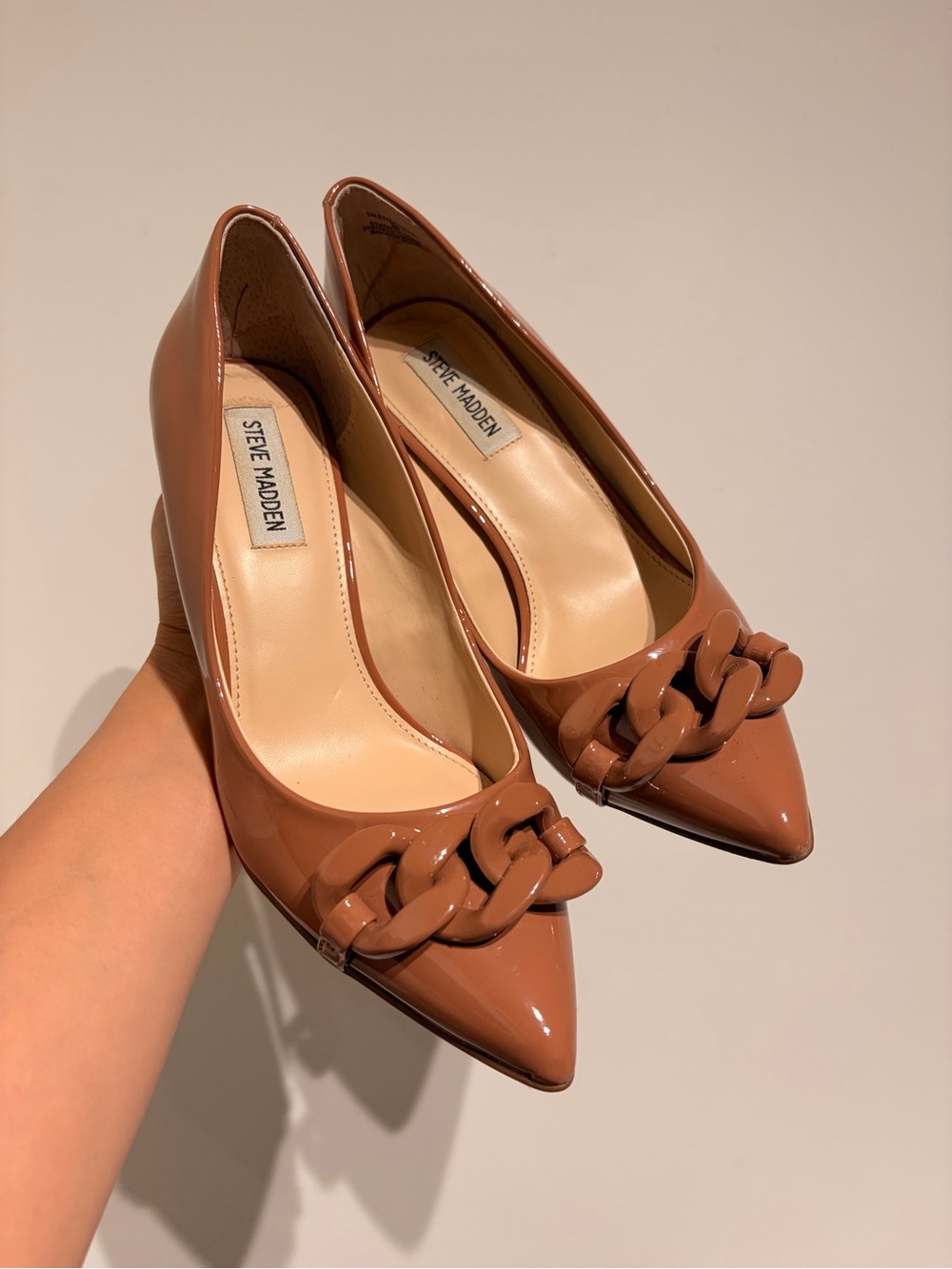 Steve Madden Women’s Camel Patent Pointed-Toe Chain Pumps Size 8